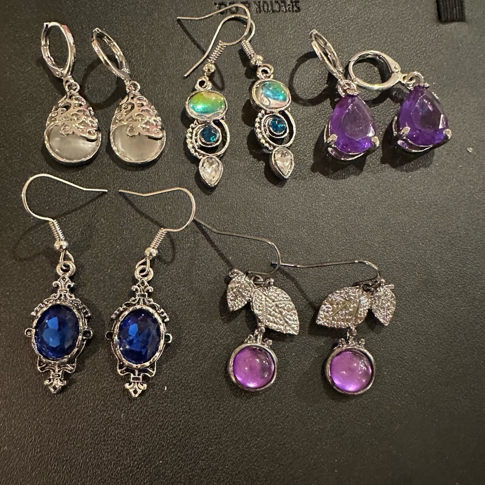 Collection of 5 small fashion earrings